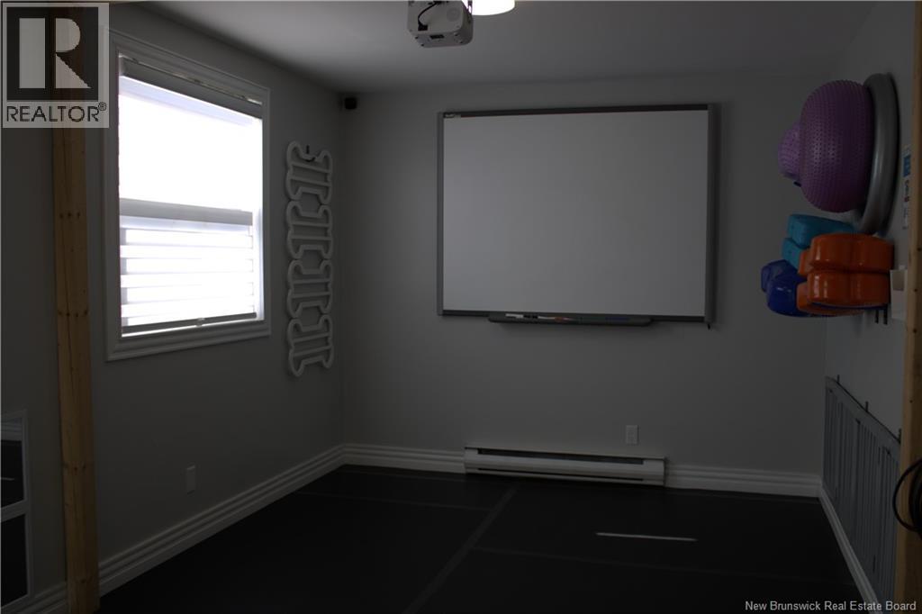 402 Highlandview Road, Moncton, New Brunswick  E1A 2L3 - Photo 9 - NB138944