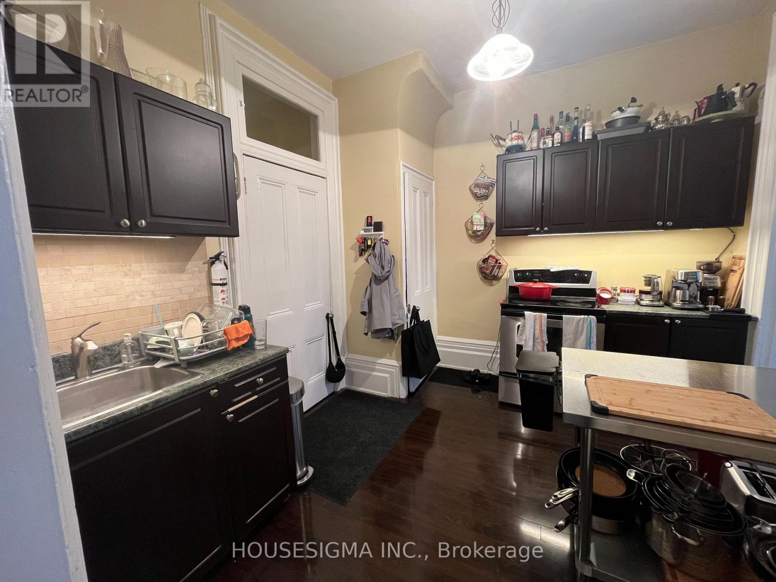 Upper #2 - 104 Pembroke Street, Toronto, Ontario  M5A 2N8 - Photo 4 - C13108524
