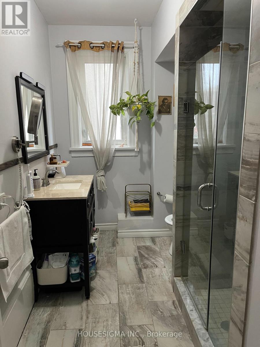 Upper #2 - 104 Pembroke Street, Toronto, Ontario  M5A 2N8 - Photo 6 - C13108524