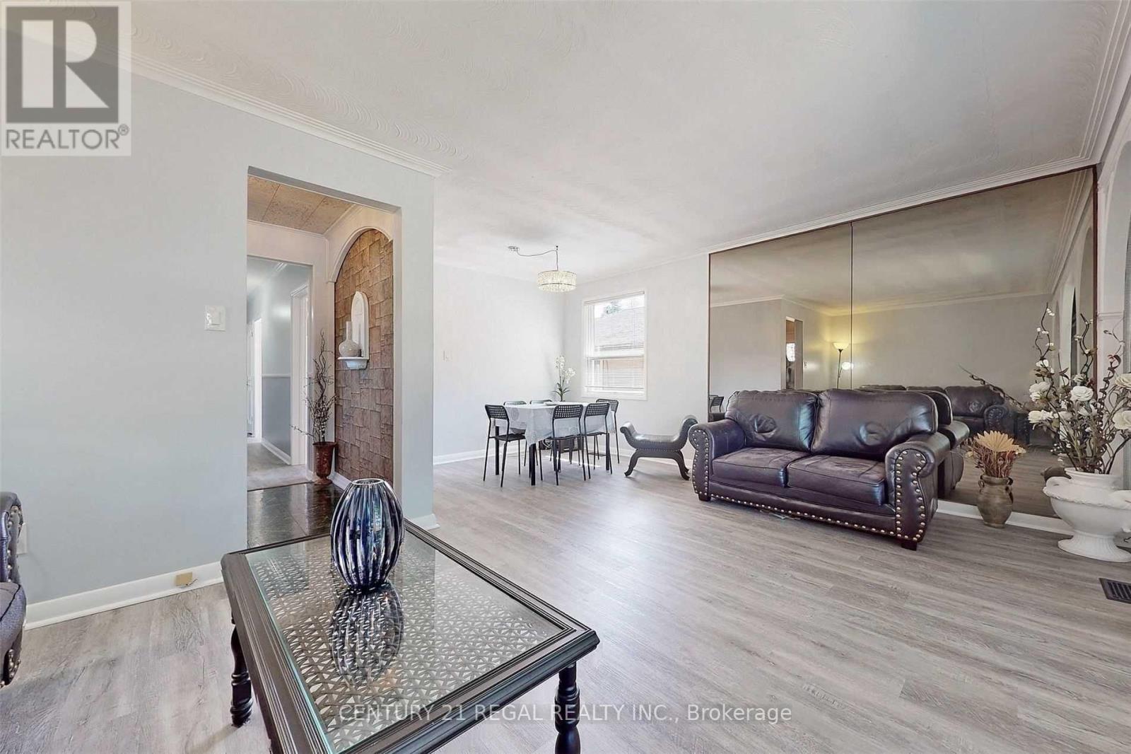 Main - 5 Stevenvale Drive, Toronto, Ontario  M1G 1C6 - Photo 2 - E13108534