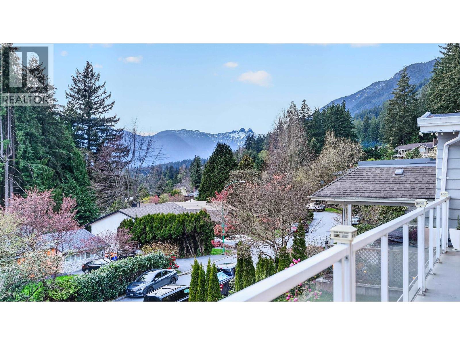 668 Alpine Court, North Vancouver, British Columbia  V7R 2L8 - Photo 7 - R3117061