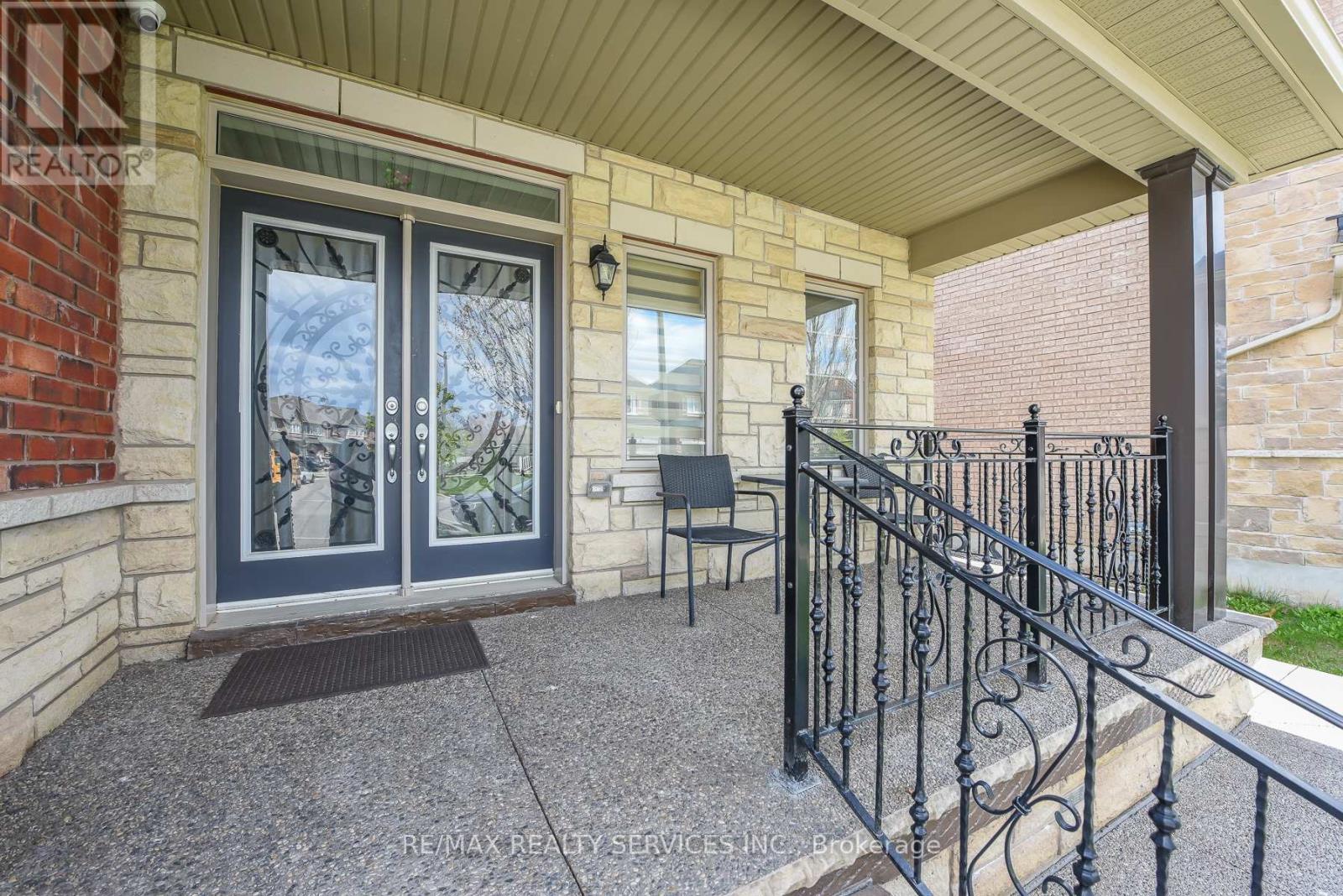 567 Dougall Avenue E, Caledon, Ontario  L7C 3Z4 - Photo 5 - W13108520