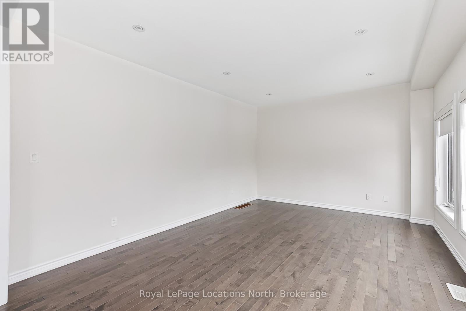 137 Allegra Drive, Wasaga Beach, Ontario  L9Z 0H6 - Photo 15 - S12853054