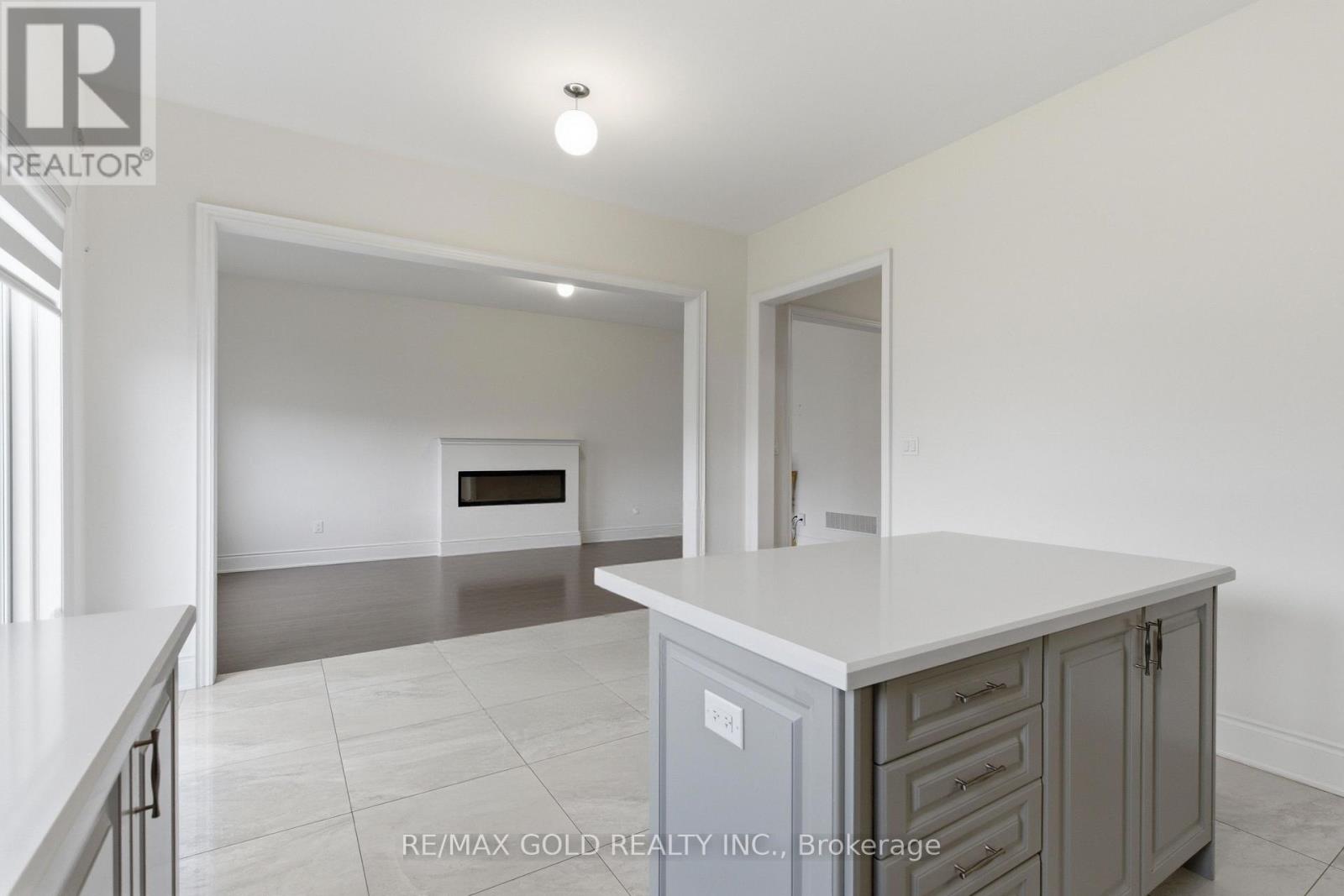 32 Dotchson Avenue, Caledon, Ontario  L7C 4G6 - Photo 7 - W13097154