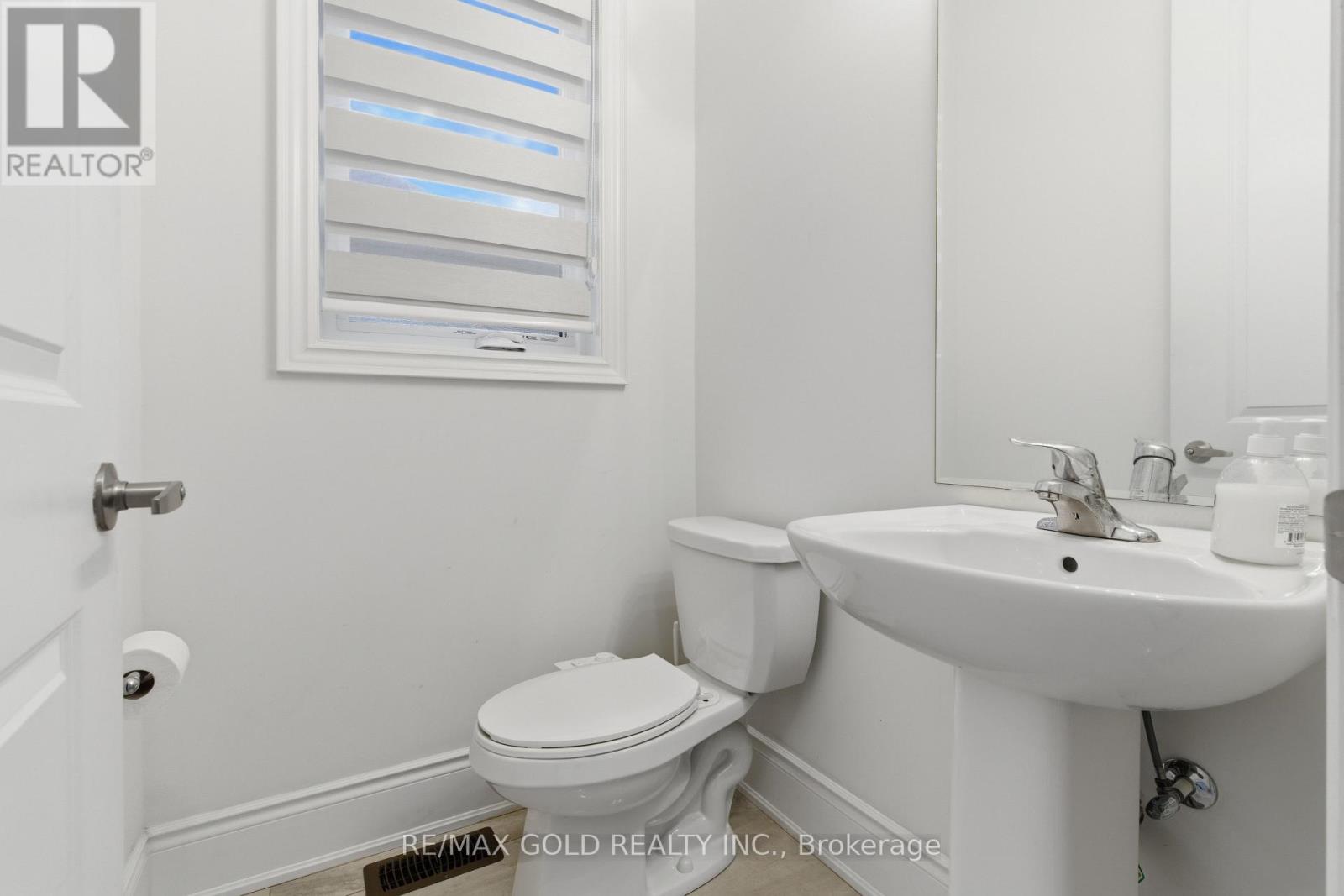 32 Dotchson Avenue, Caledon, Ontario  L7C 4G6 - Photo 8 - W13097154