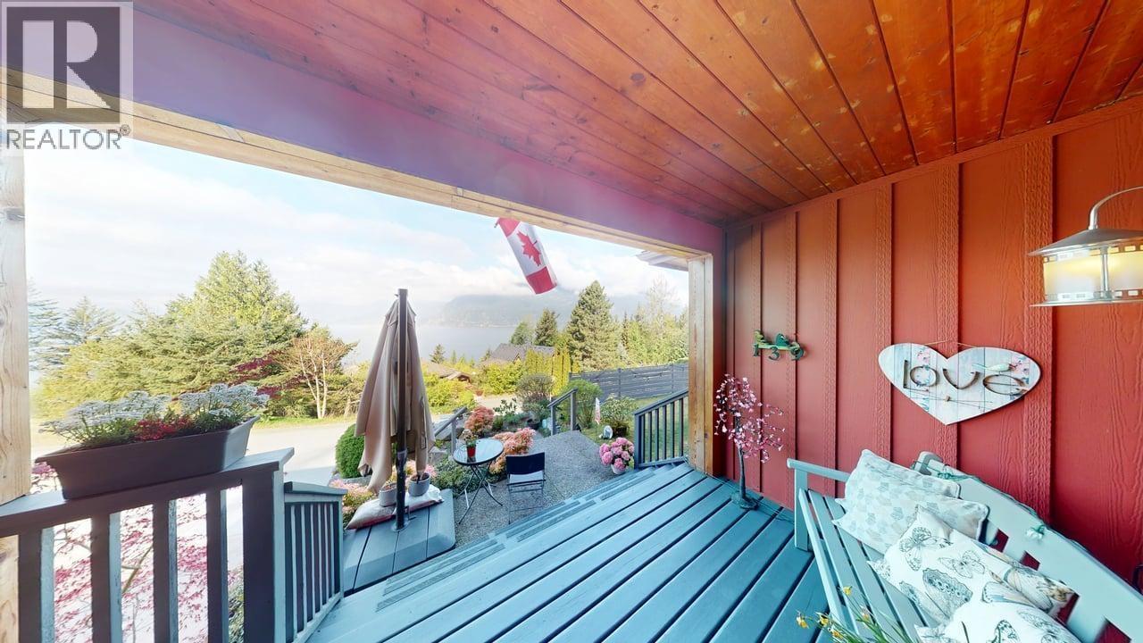 139 Furry Creek Drive, Furry Creek, British Columbia  V0N 3Z2 - Photo 2 - R3121722