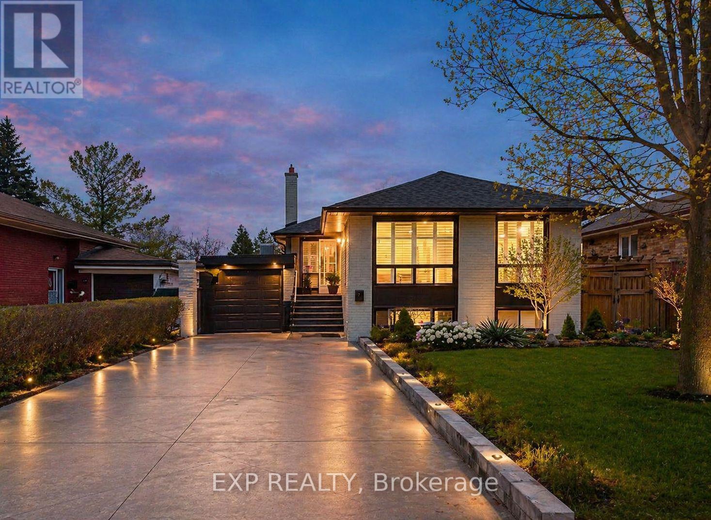 27 Wexford Boulevard, Toronto, Ontario  M1R 1K9 - Photo 2 - E13108574