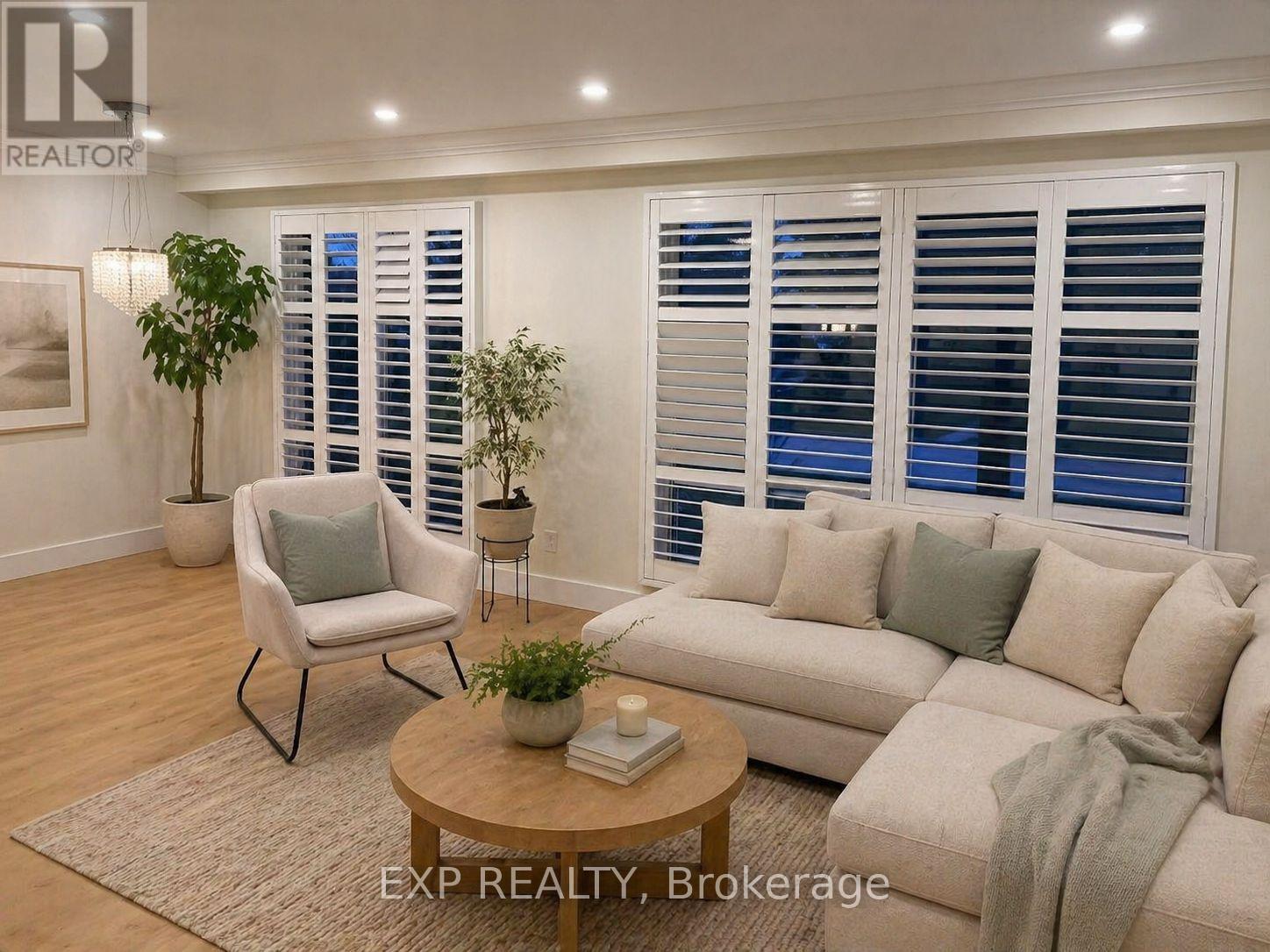 27 Wexford Boulevard, Toronto, Ontario  M1R 1K9 - Photo 3 - E13108574