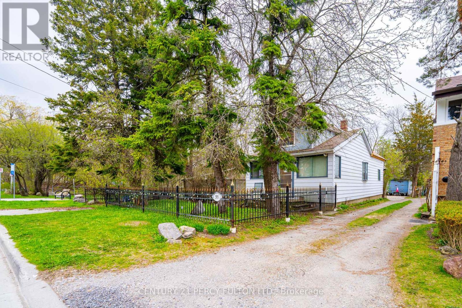 595 North Lake Road, Richmond Hill, Ontario  L4E 3B9 - Photo 4 - N13103278