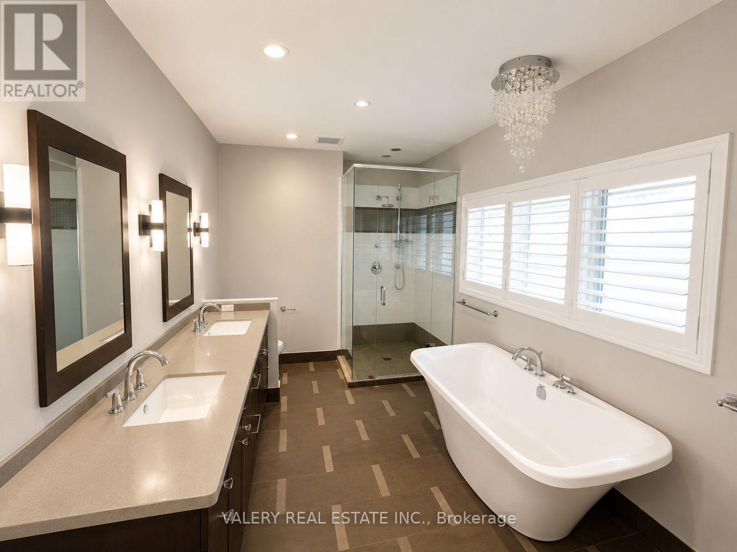 32 Belvedere Drive, Oakville, Ontario  L6L 4B6 - Photo 10 - W12910836