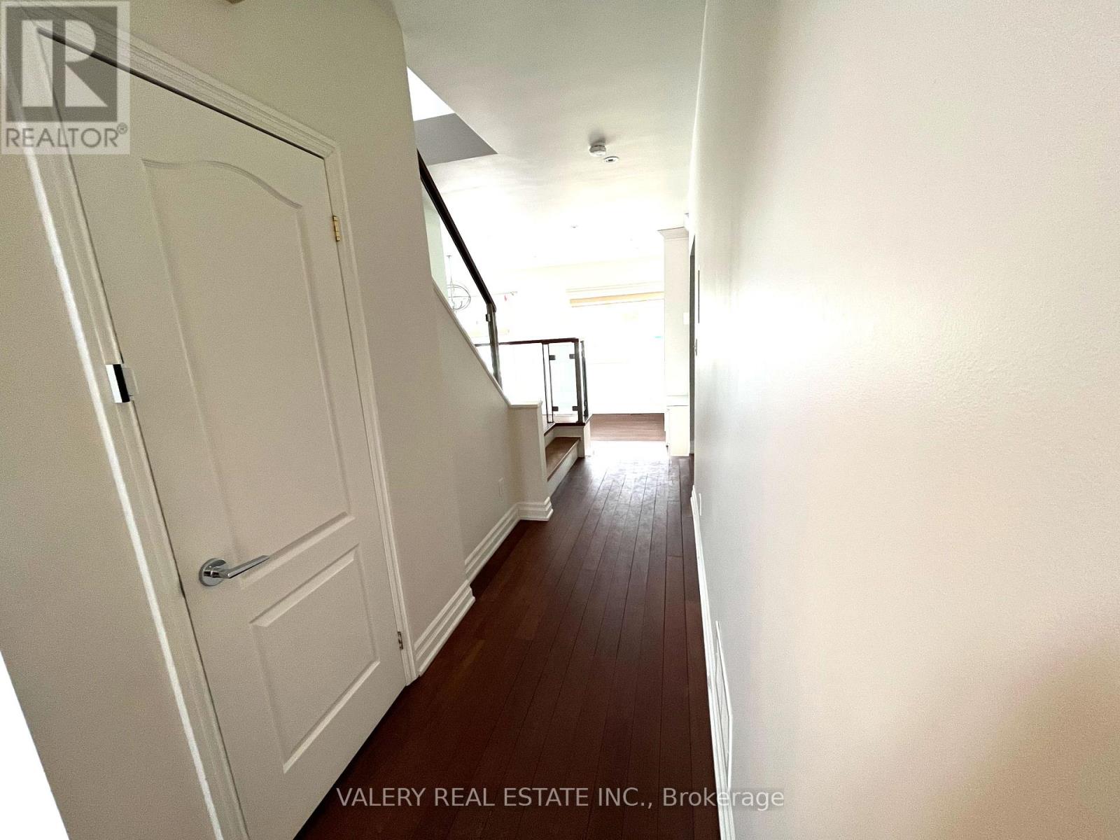 32 Belvedere Drive, Oakville, Ontario  L6L 4B6 - Photo 12 - W12910836