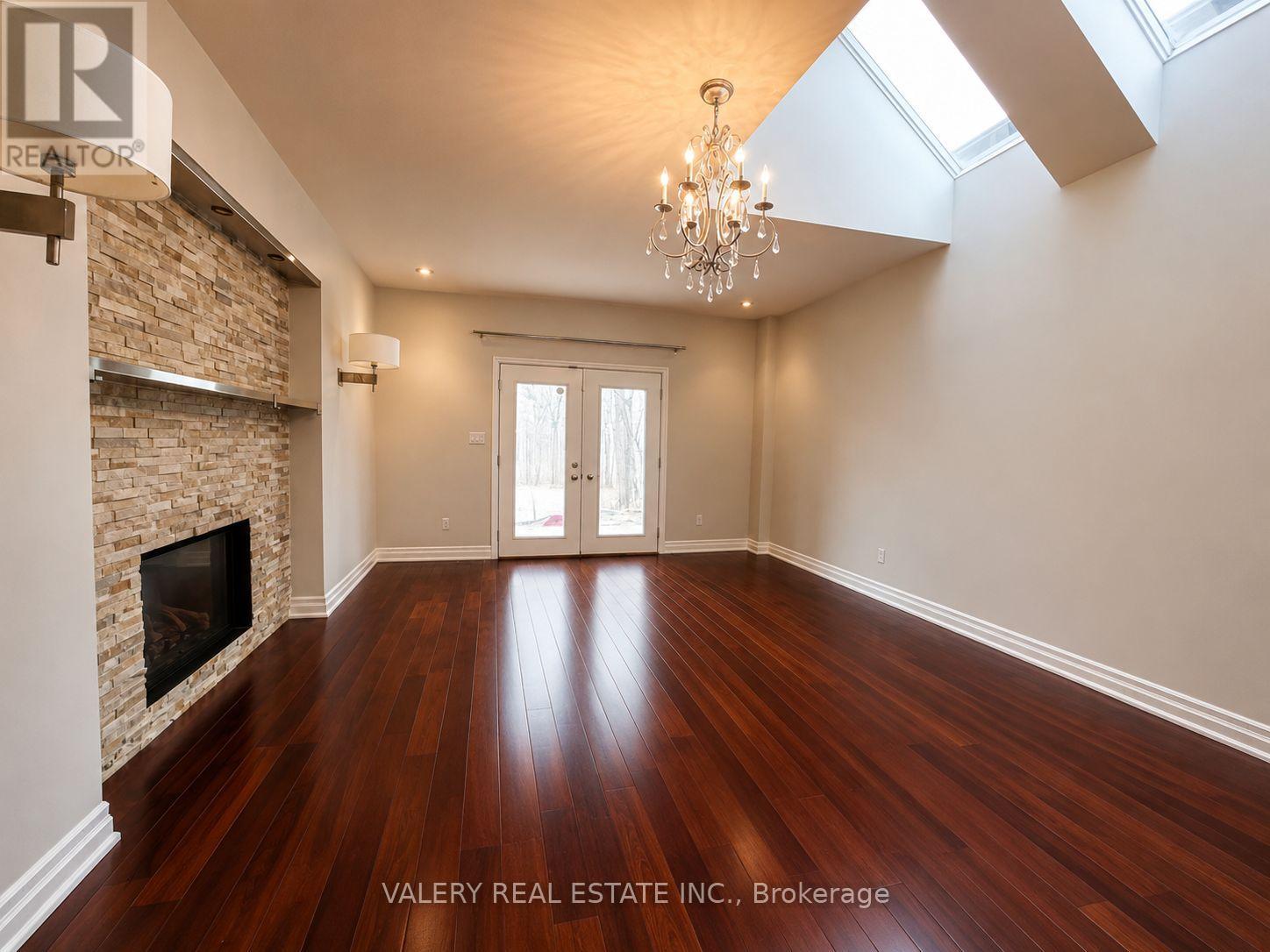 32 Belvedere Drive, Oakville, Ontario  L6L 4B6 - Photo 5 - W12910836