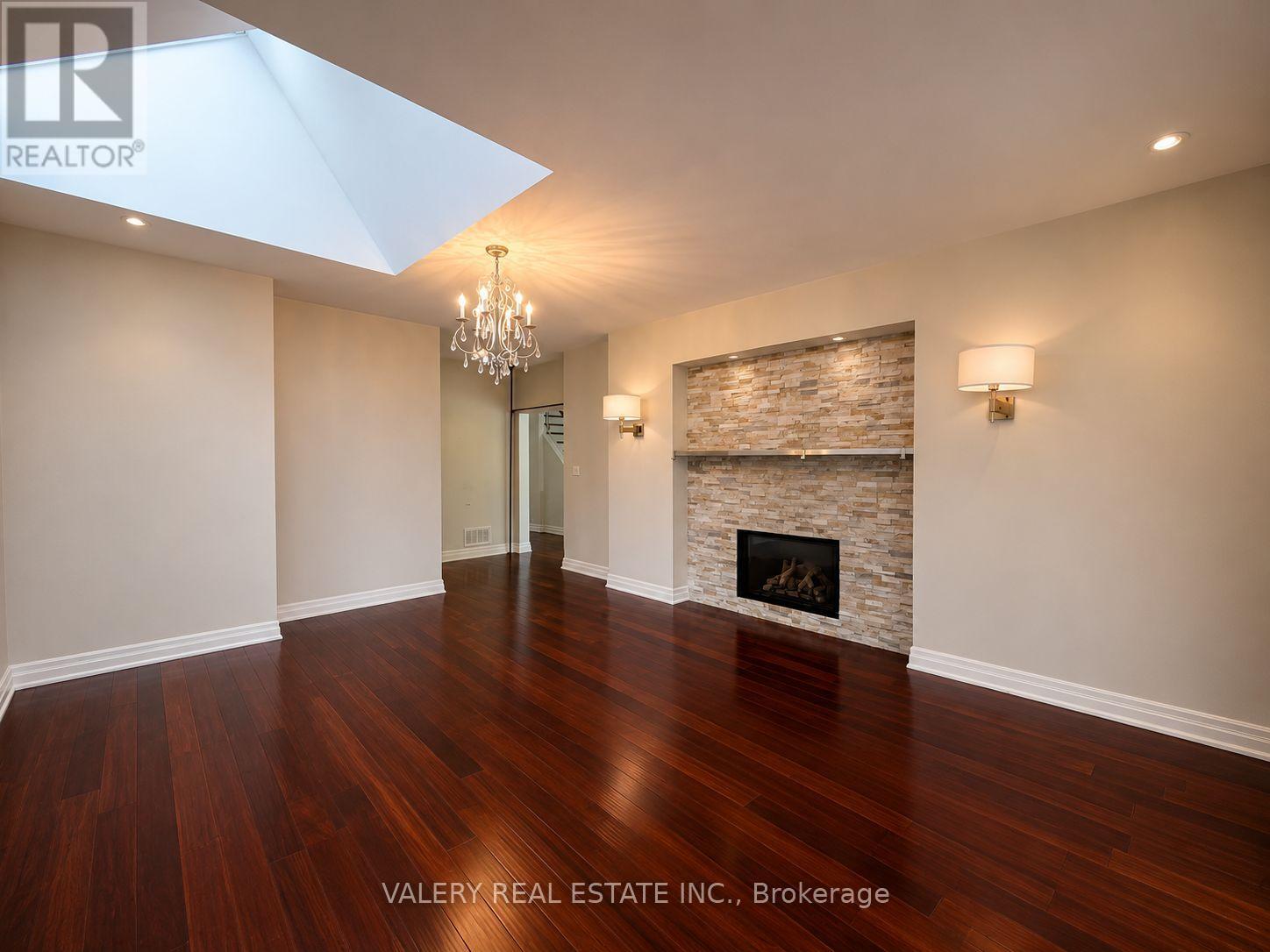 32 Belvedere Drive, Oakville, Ontario  L6L 4B6 - Photo 6 - W12910836