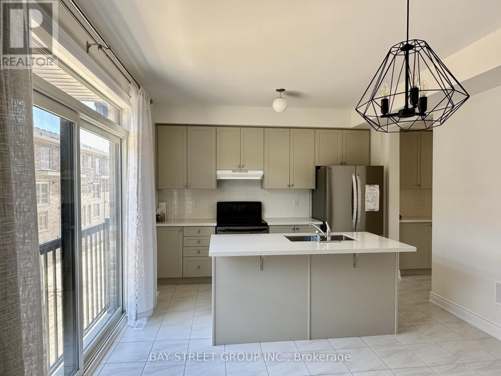 206 Tennant Circle, Vaughan, Ontario  L4H 5L4 - Photo 12 - N13108576