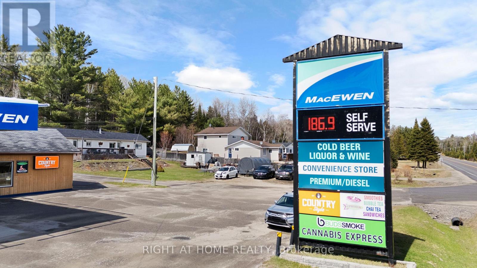 211 King Street, Unorganized Townships, Ontario  P0H 2J0 - Photo 3 - X13108564