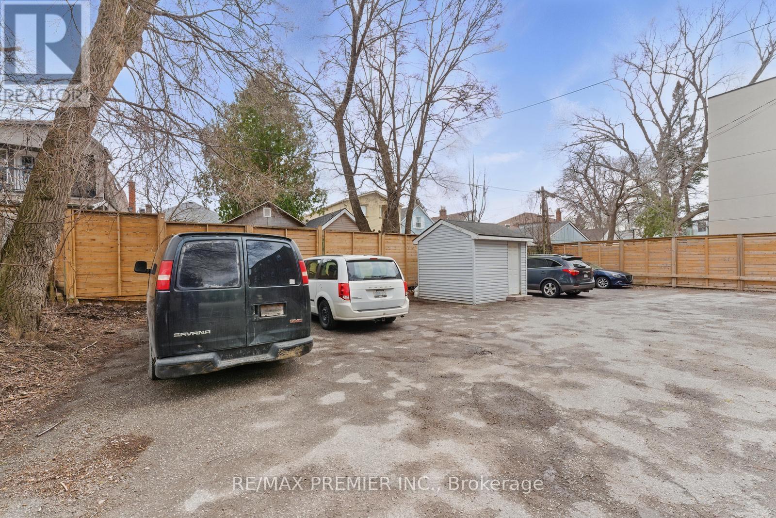 Lower - 9 Bracebridge Avenue, Toronto, Ontario  M4C 2X6 - Photo 11 - E13108602
