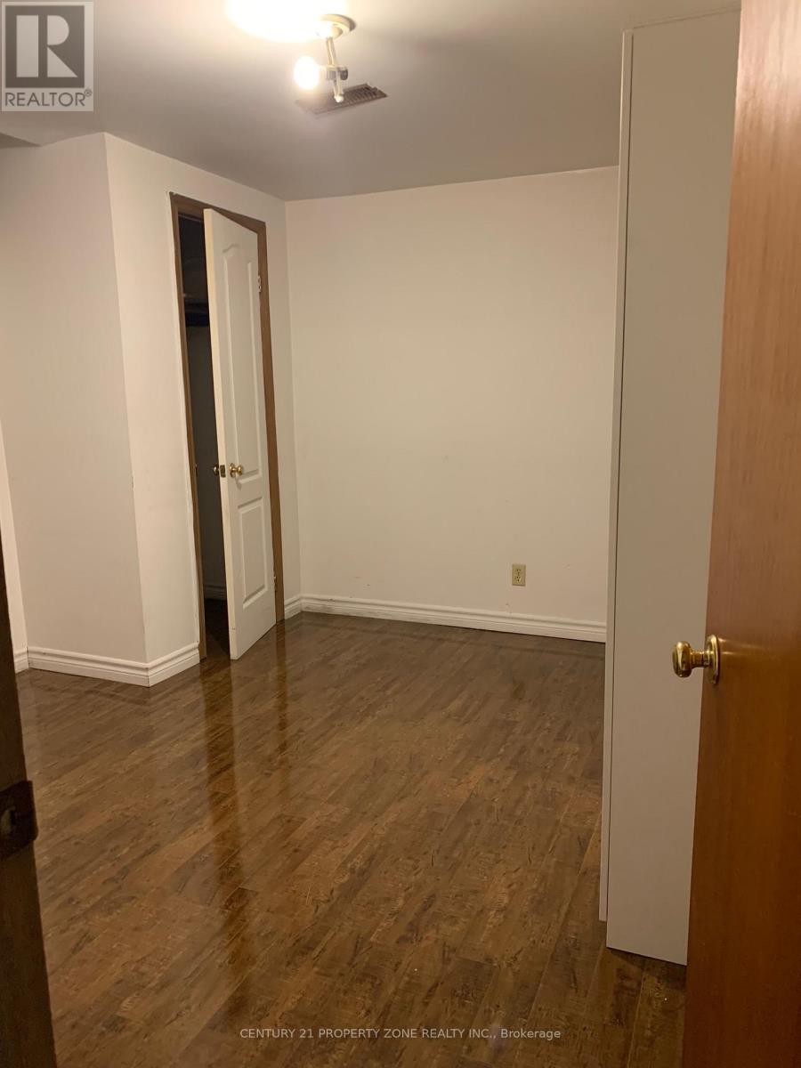 6079 Tillsdown Drive, Mississauga, Ontario  L5N 4P1 - Photo 5 - W13108590
