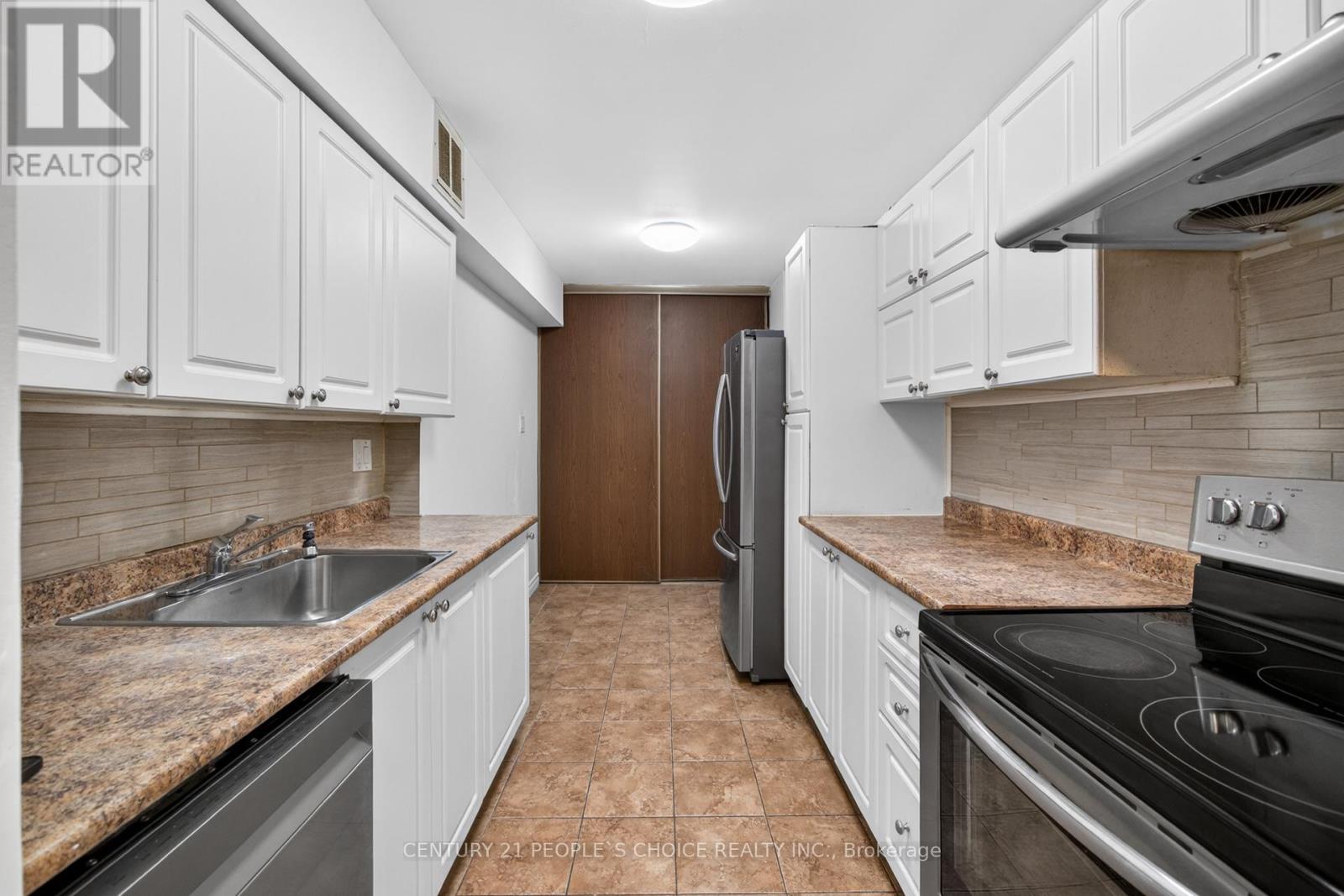 702 - 390 Dixon Road, Toronto, Ontario  M9R 1T4 - Photo 6 - W13105848