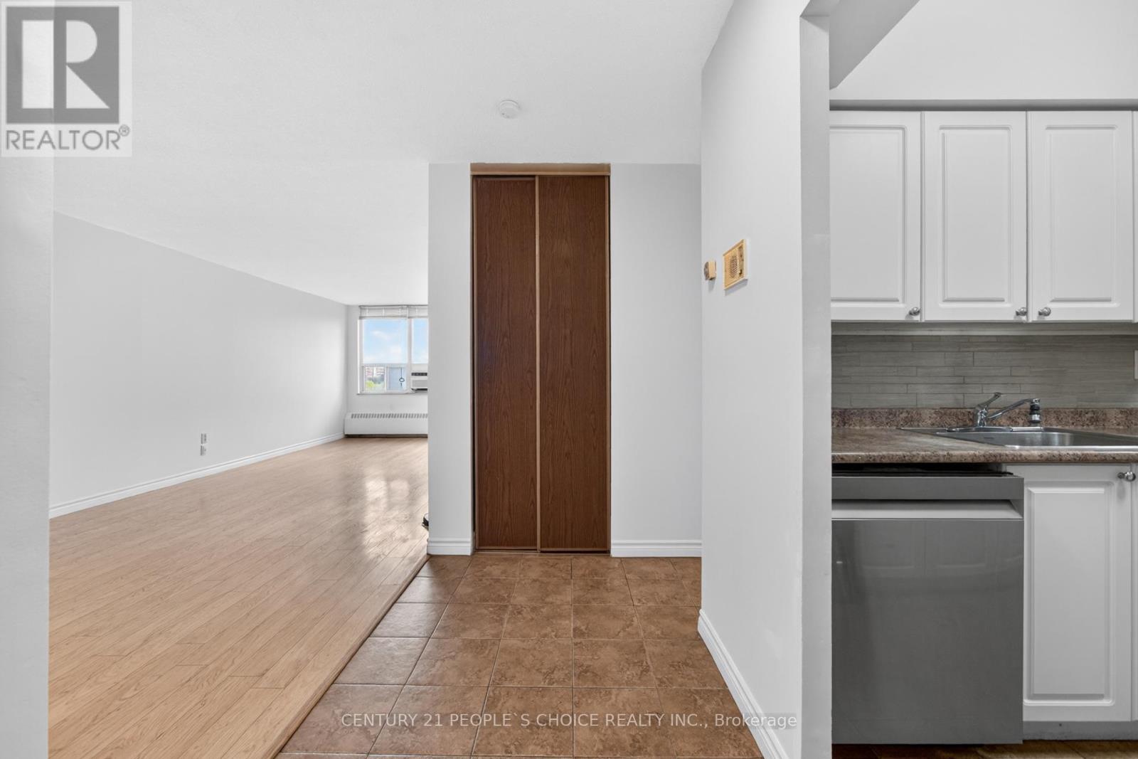 702 - 390 Dixon Road, Toronto, Ontario  M9R 1T4 - Photo 5 - W13105848
