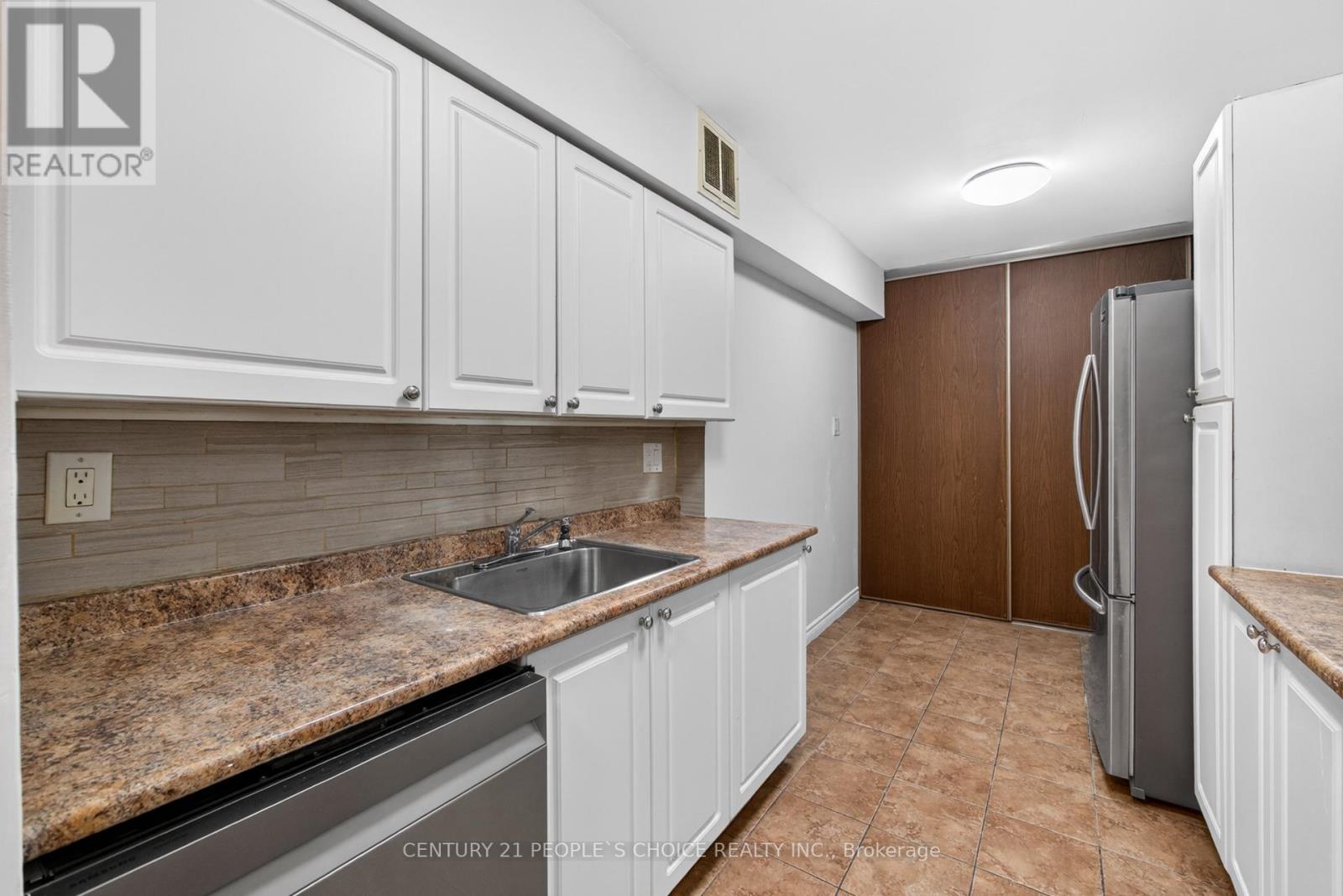702 - 390 Dixon Road, Toronto, Ontario  M9R 1T4 - Photo 7 - W13105848