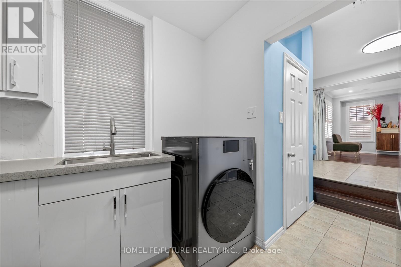 128 Barnham Street, Ajax, Ontario  L1Z 0K7 - Photo 11 - E13108636
