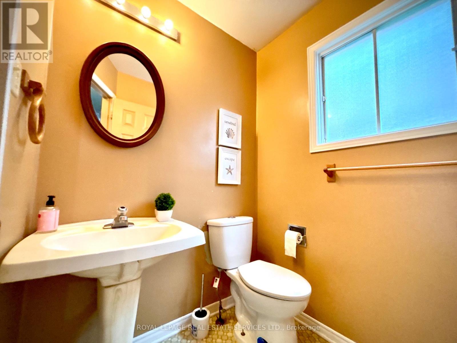 23 Stockbridge Crescent, Ajax, Ontario  L1T 2H2 - Photo 5 - E13108638