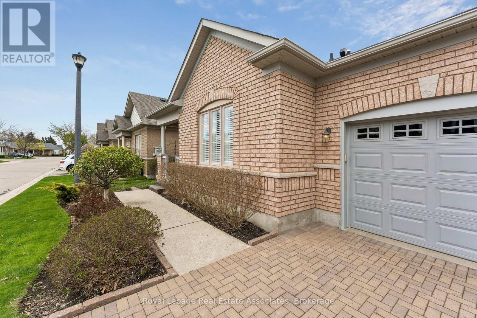 9 FALCONWOOD PLACE, Brampton, Ontario