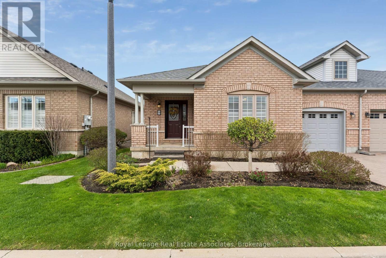 9 Falconwood Place, Brampton, Ontario  L6R 3J3 - Photo 3 - W13108640