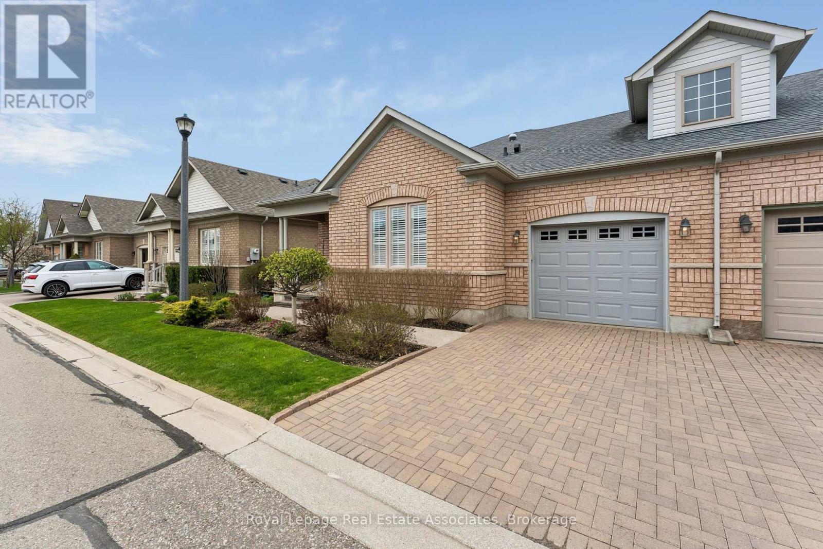 9 Falconwood Place, Brampton, Ontario  L6R 3J3 - Photo 4 - W13108640