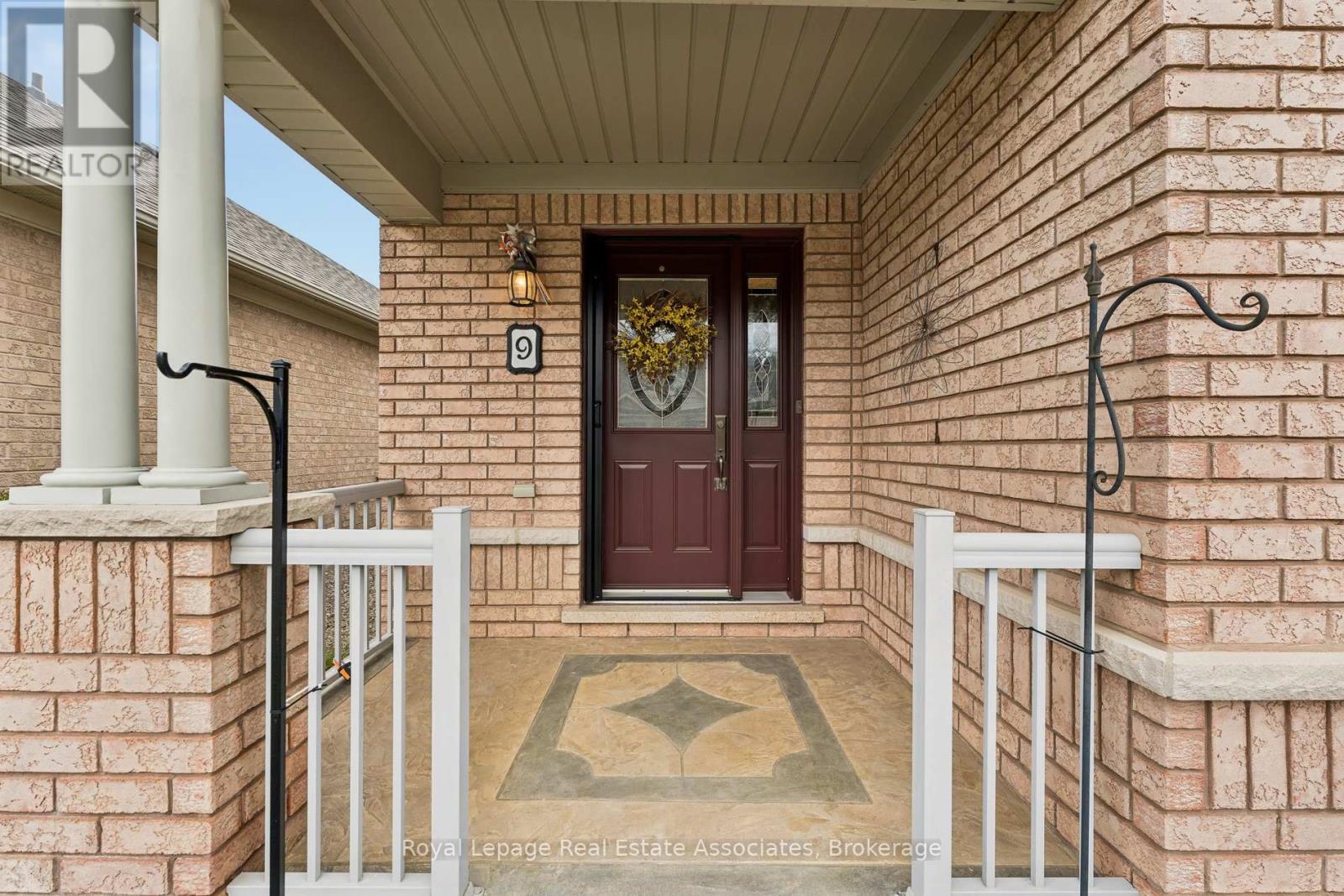 9 Falconwood Place, Brampton, Ontario  L6R 3J3 - Photo 6 - W13108640
