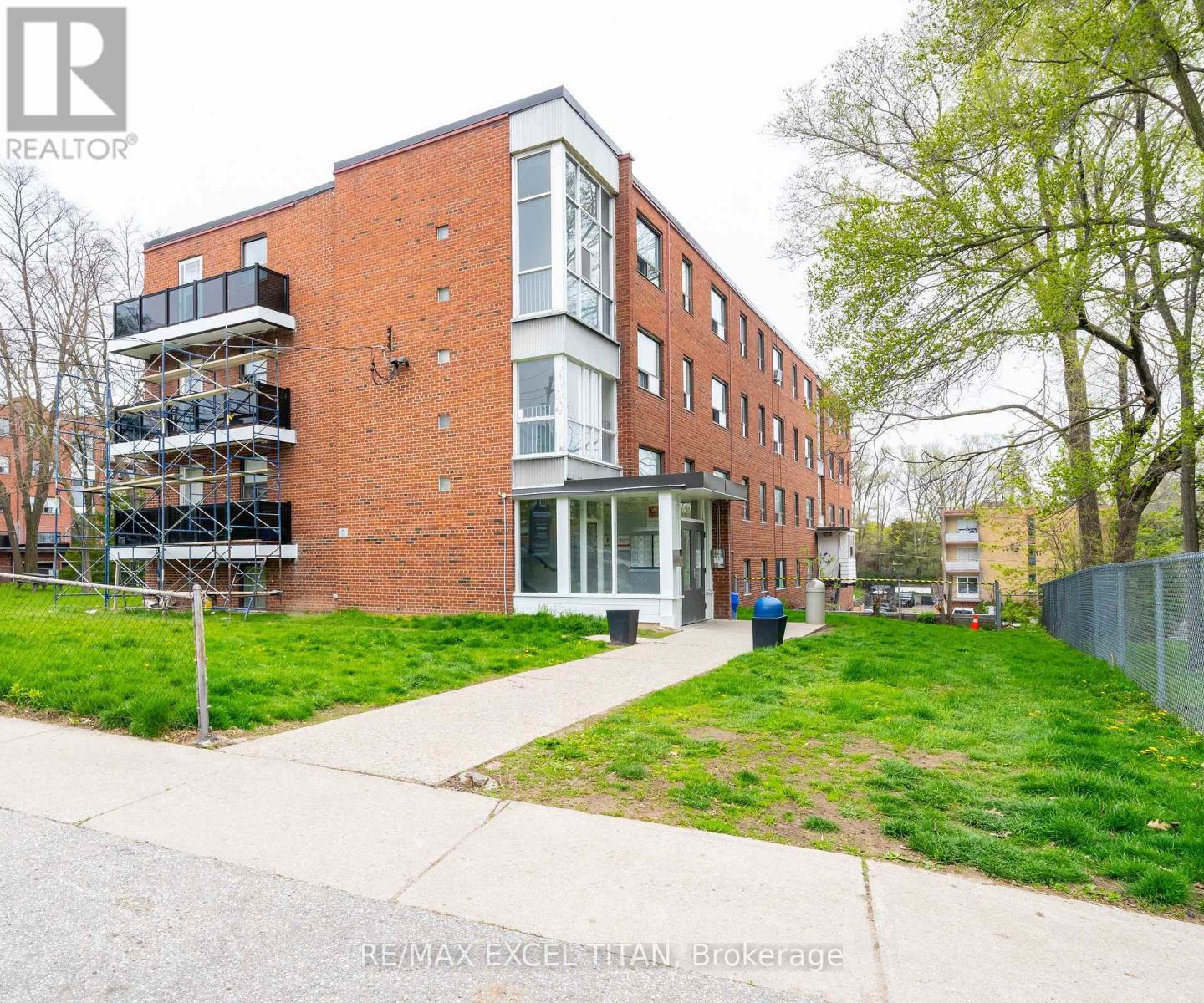 106 - 4 HILL HEIGHTS ROAD, Toronto, Ontario