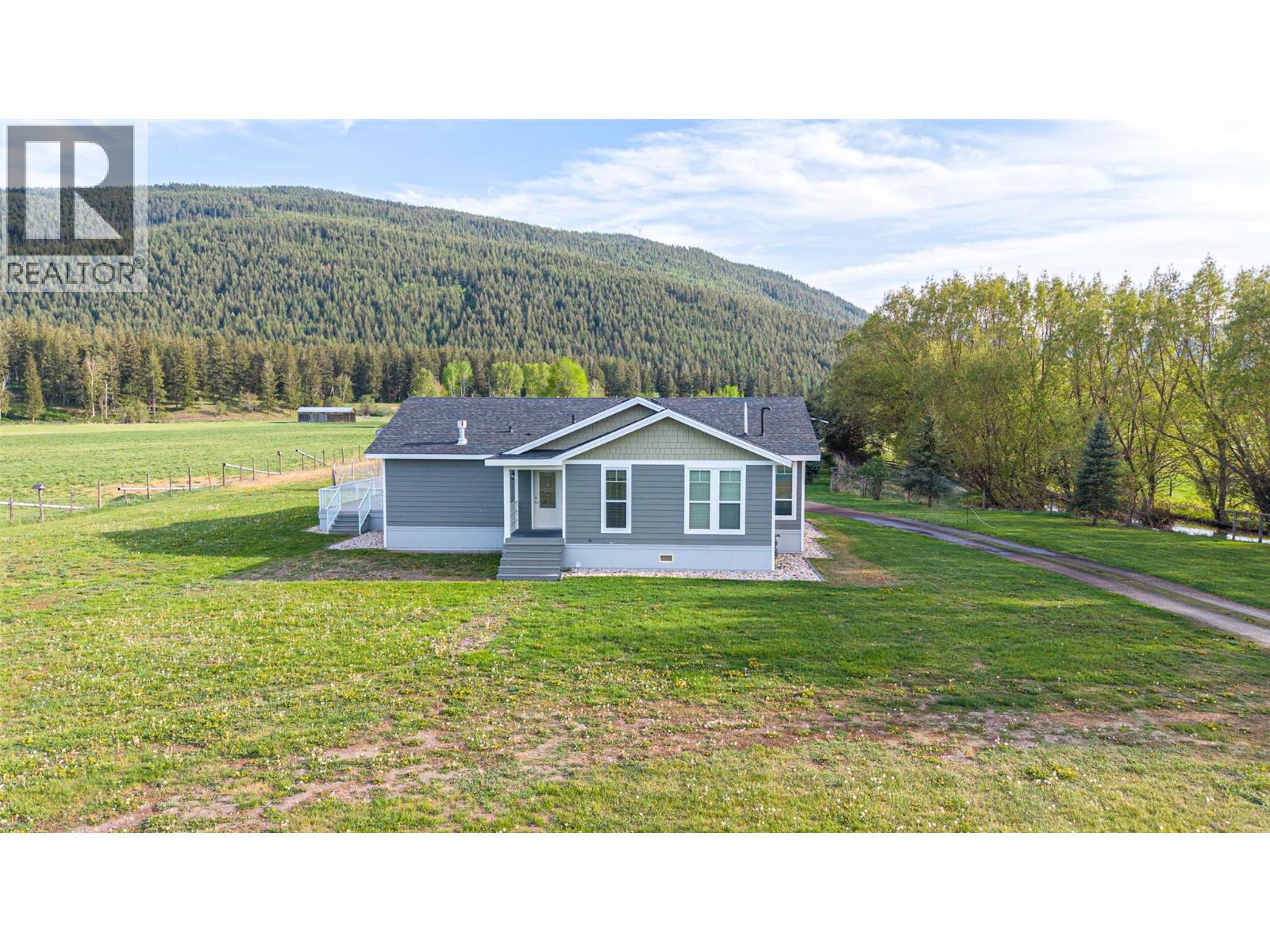 64 Bloom Road, Lumby, British Columbia  V0E 2G7 - Photo 3 - 10378515
