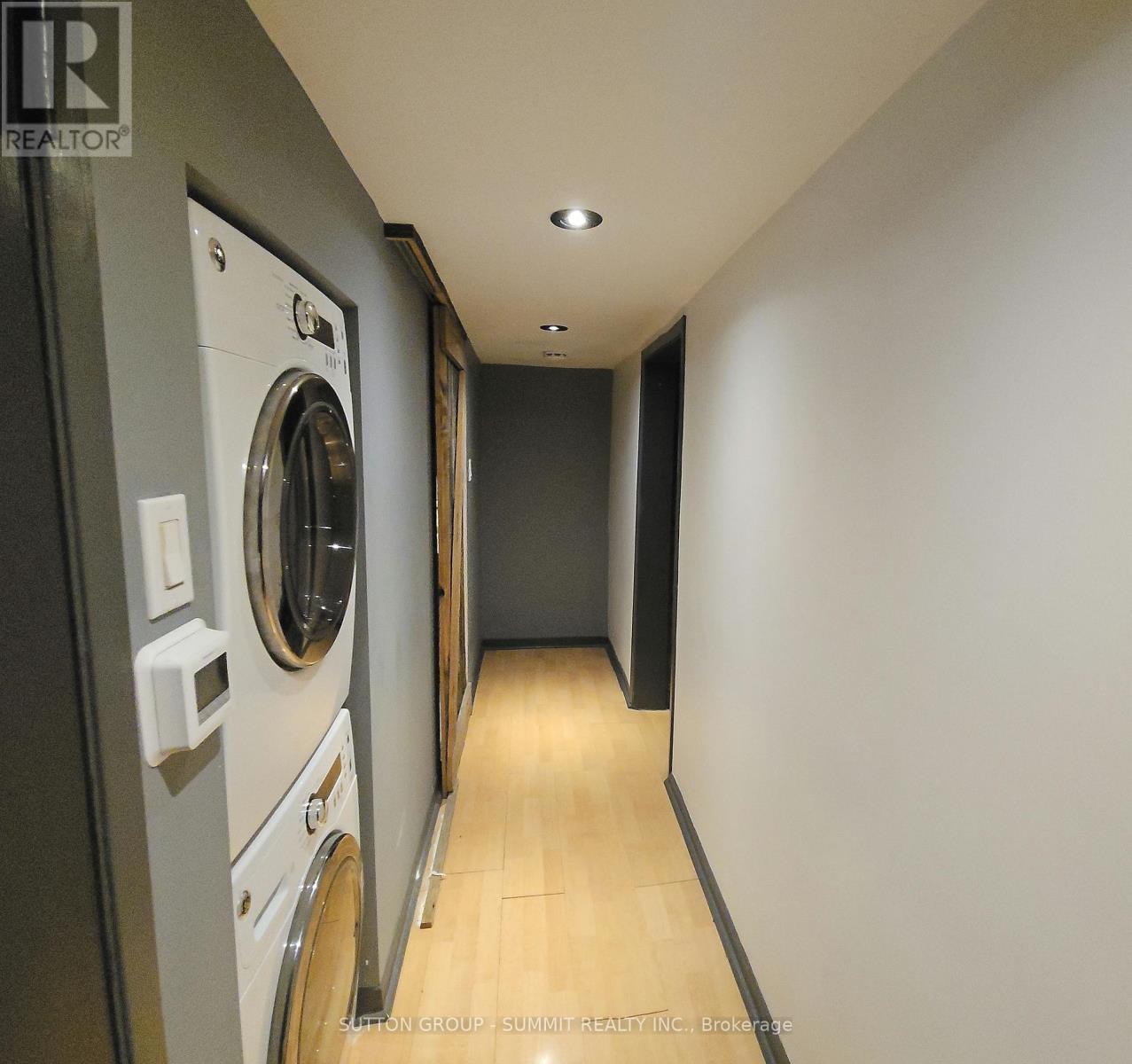 Lower - 1 Columbine Avenue, Toronto, Ontario M4L 1P2 - Photo 7 - E13108662