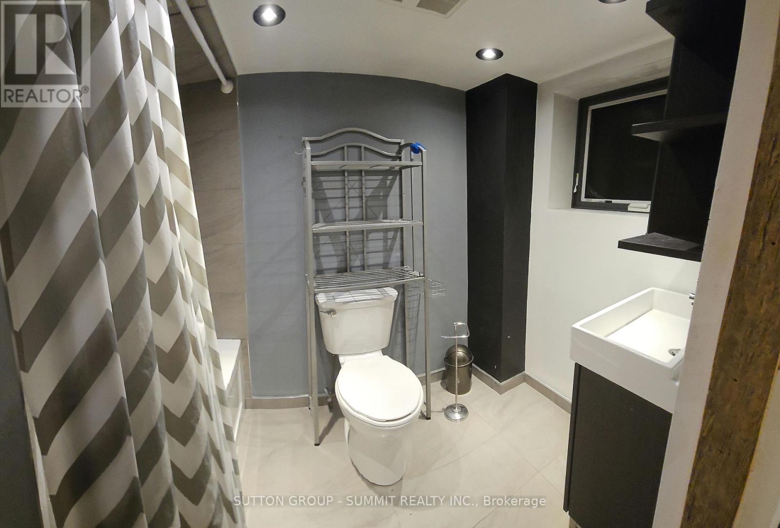 Lower - 1 Columbine Avenue, Toronto, Ontario M4L 1P2 - Photo 8 - E13108662