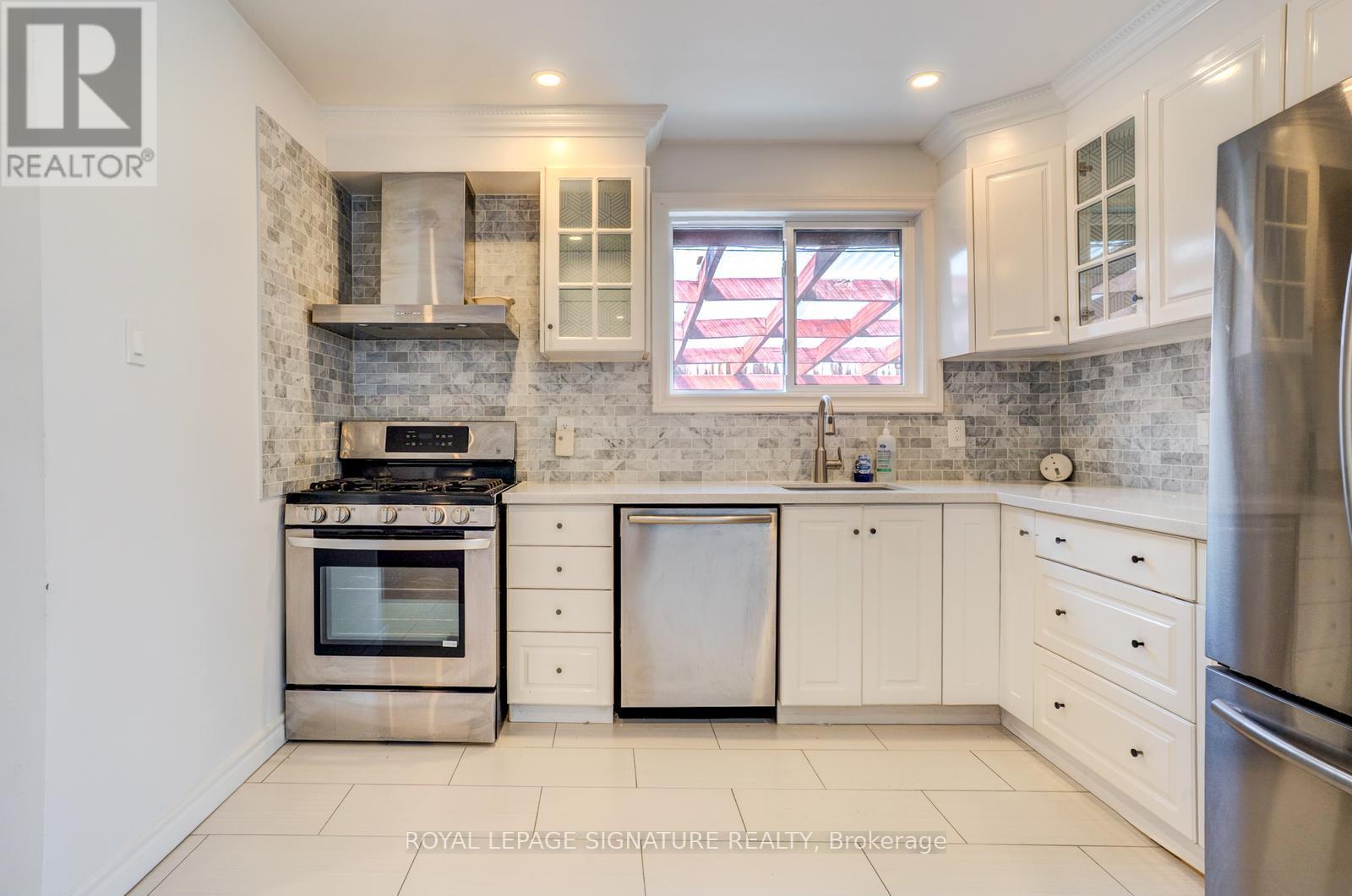 17 Avis Crescent, Toronto, Ontario  M4B 1B8 - Photo 11 - E13108664