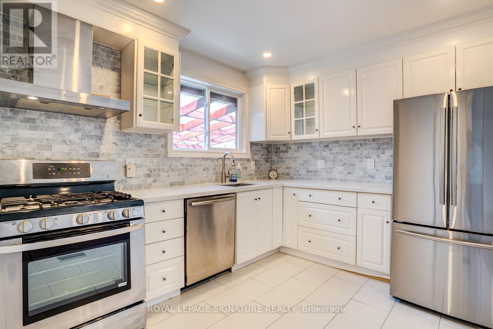 17 Avis Crescent, Toronto, Ontario  M4B 1B8 - Photo 12 - E13108664