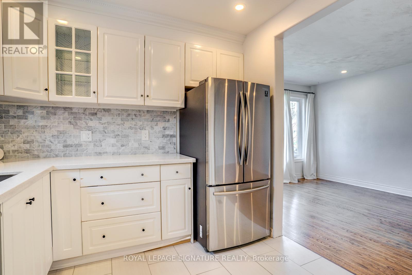17 Avis Crescent, Toronto, Ontario  M4B 1B8 - Photo 13 - E13108664