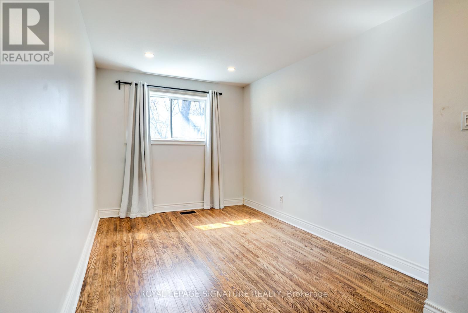 17 Avis Crescent, Toronto, Ontario  M4B 1B8 - Photo 15 - E13108664