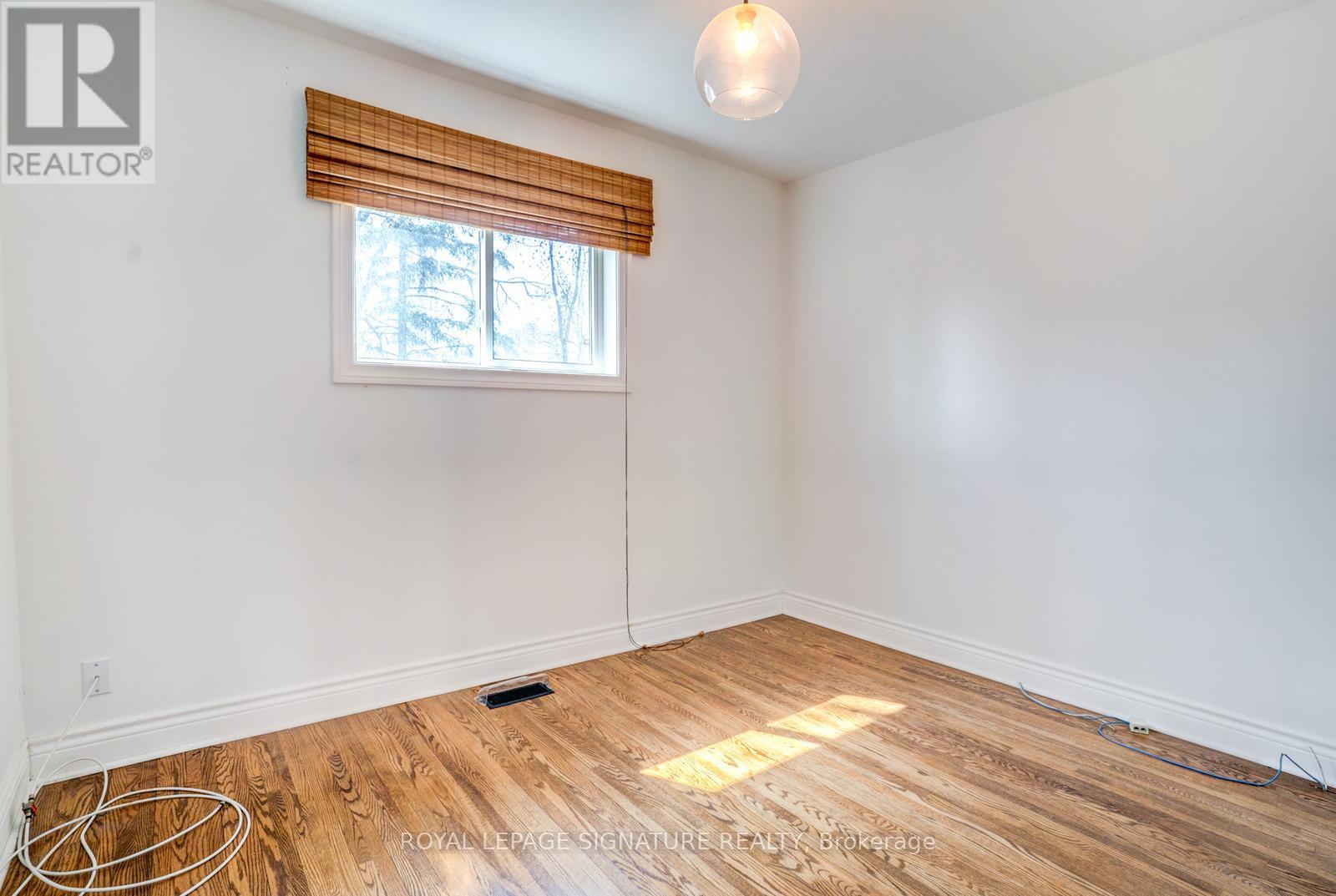17 Avis Crescent, Toronto, Ontario  M4B 1B8 - Photo 17 - E13108664