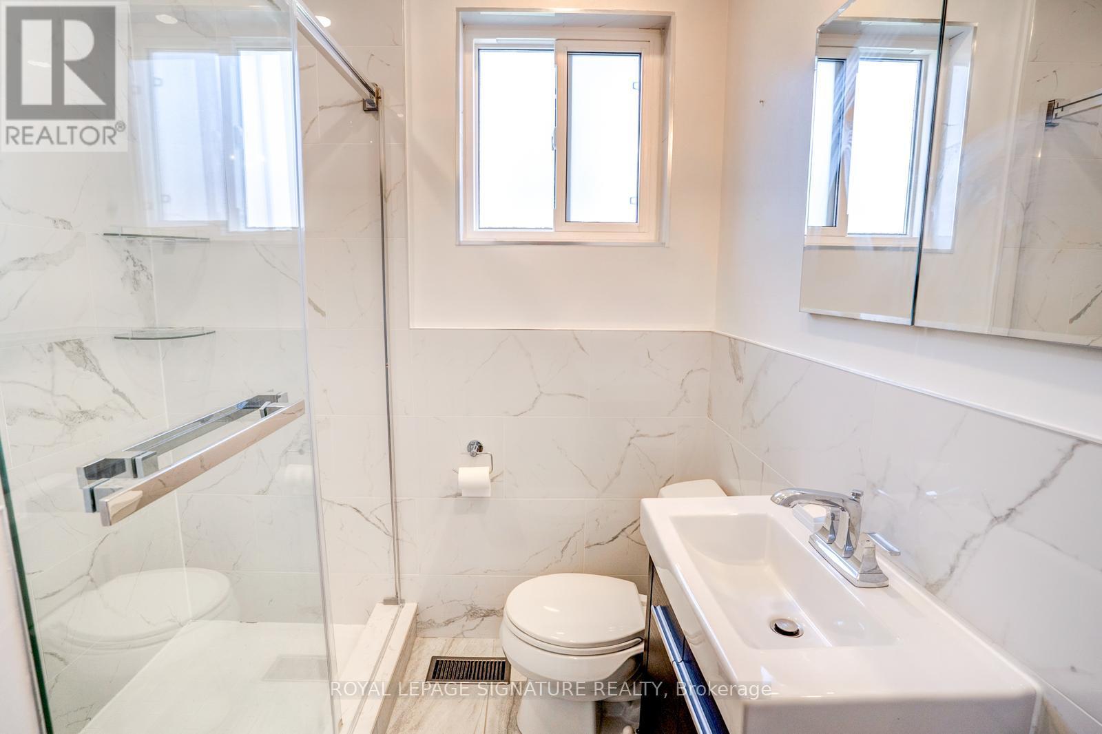 17 Avis Crescent, Toronto, Ontario  M4B 1B8 - Photo 21 - E13108664