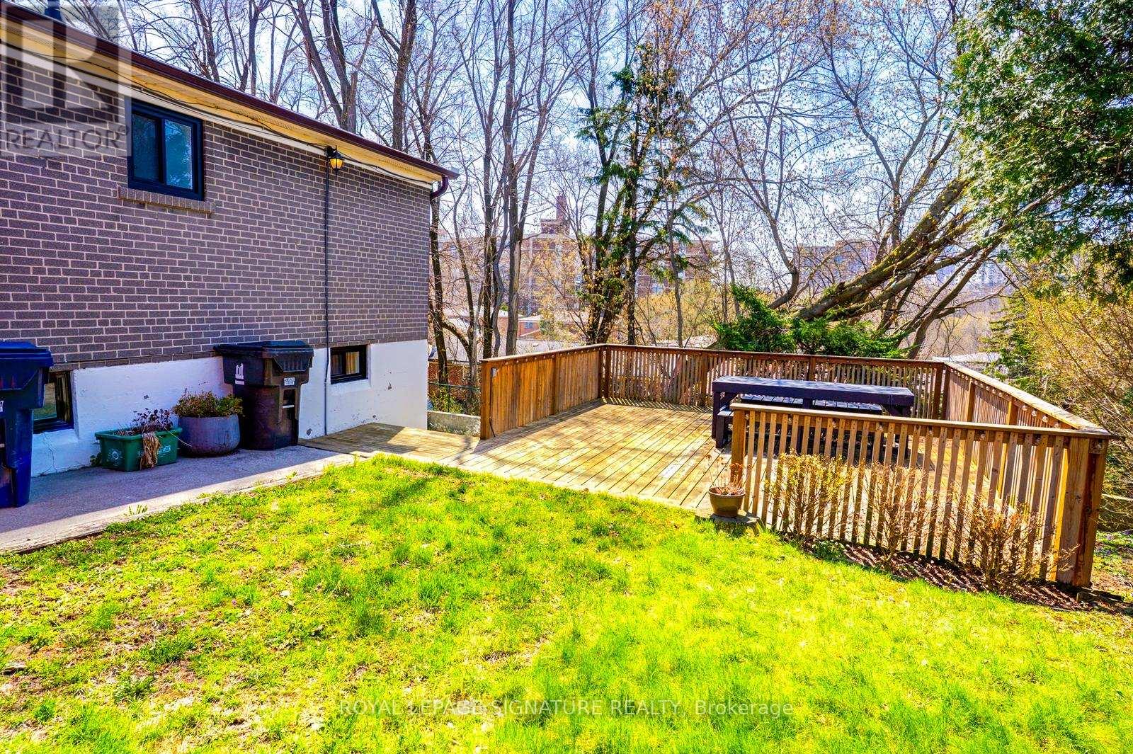 17 Avis Crescent, Toronto, Ontario  M4B 1B8 - Photo 25 - E13108664