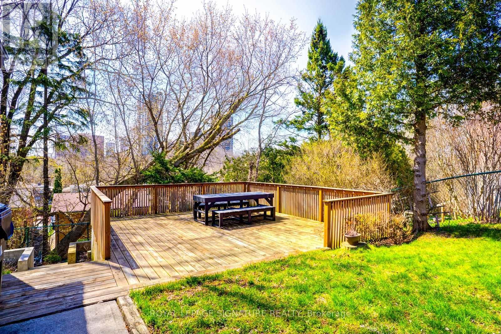 17 Avis Crescent, Toronto, Ontario  M4B 1B8 - Photo 26 - E13108664