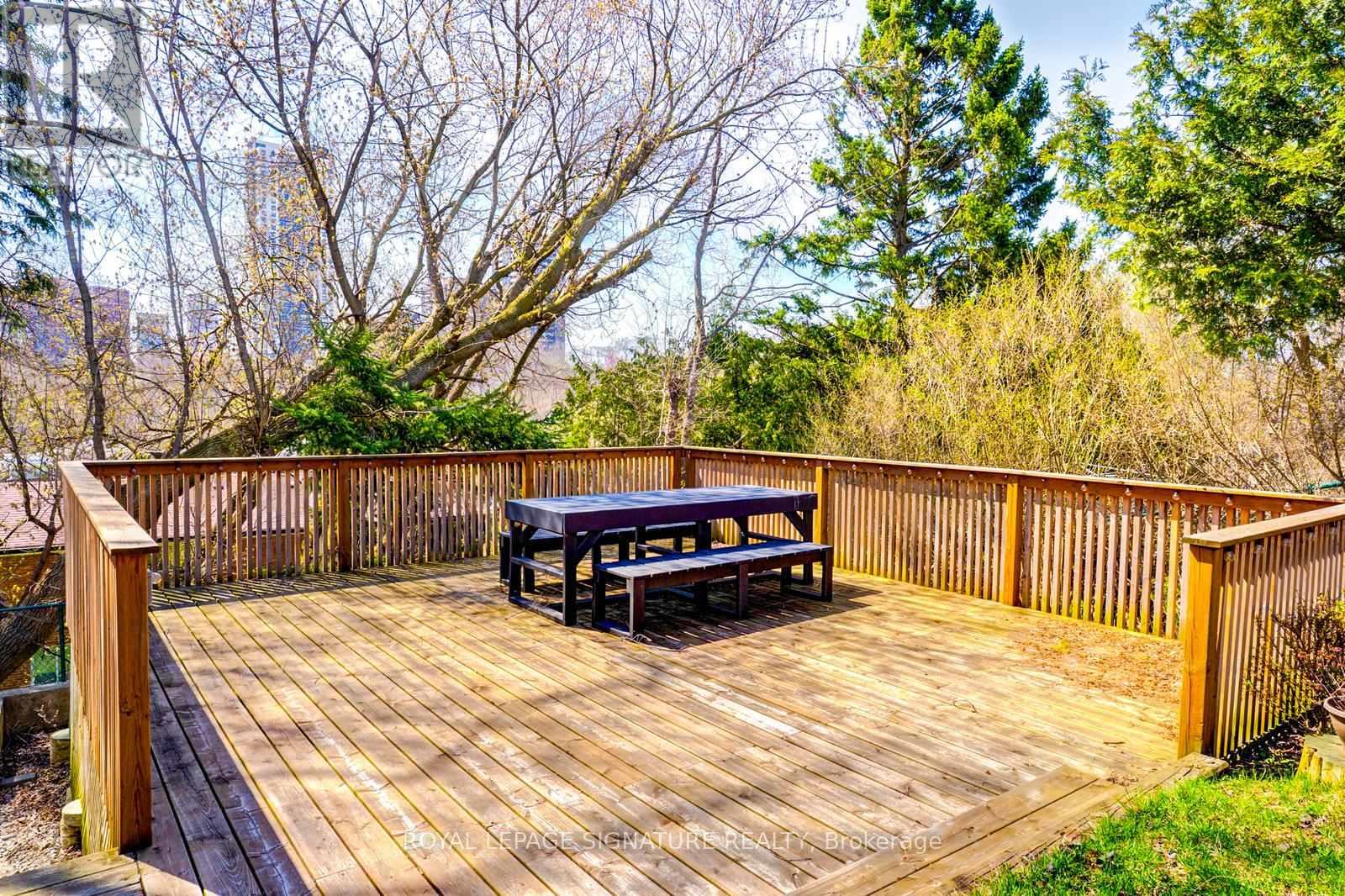 17 Avis Crescent, Toronto, Ontario  M4B 1B8 - Photo 27 - E13108664