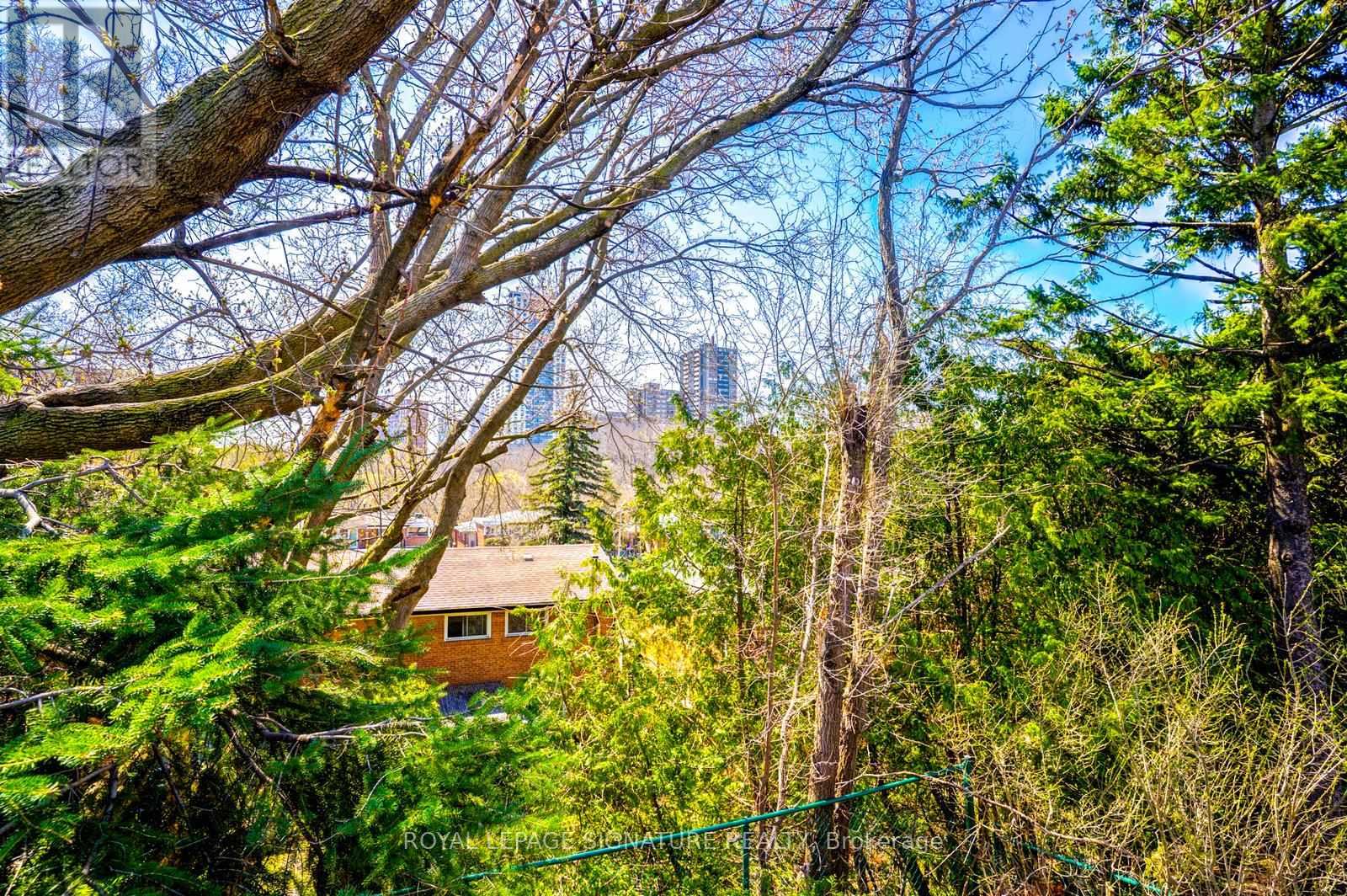 17 Avis Crescent, Toronto, Ontario  M4B 1B8 - Photo 29 - E13108664