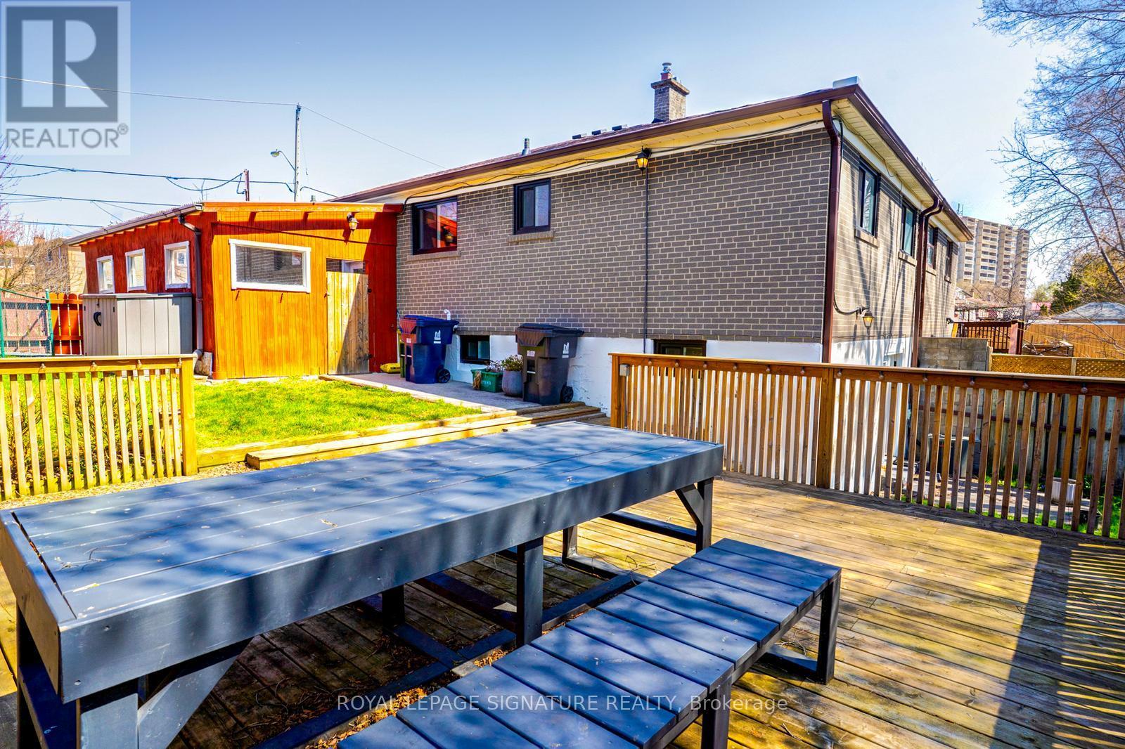 17 Avis Crescent, Toronto, Ontario  M4B 1B8 - Photo 30 - E13108664