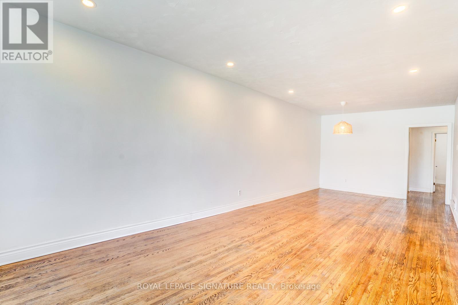 17 Avis Crescent, Toronto, Ontario  M4B 1B8 - Photo 5 - E13108664