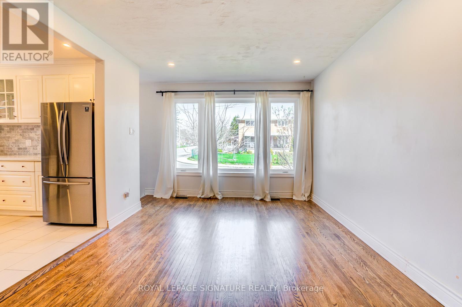 17 Avis Crescent, Toronto, Ontario  M4B 1B8 - Photo 7 - E13108664