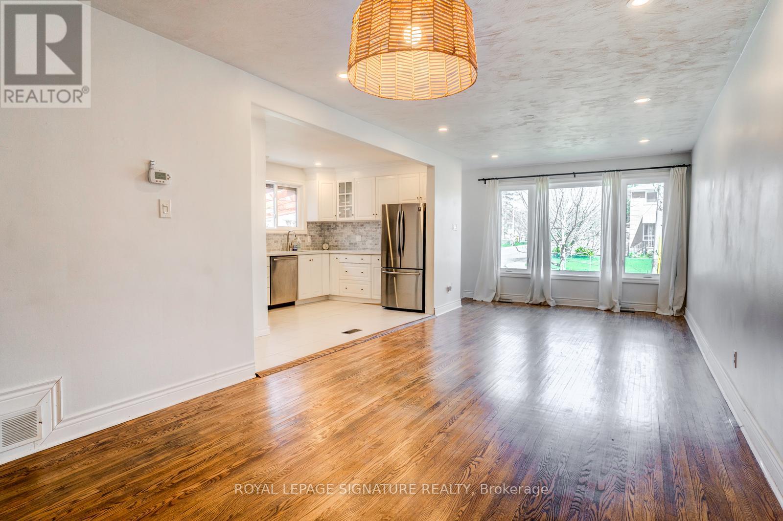 17 Avis Crescent, Toronto, Ontario  M4B 1B8 - Photo 9 - E13108664