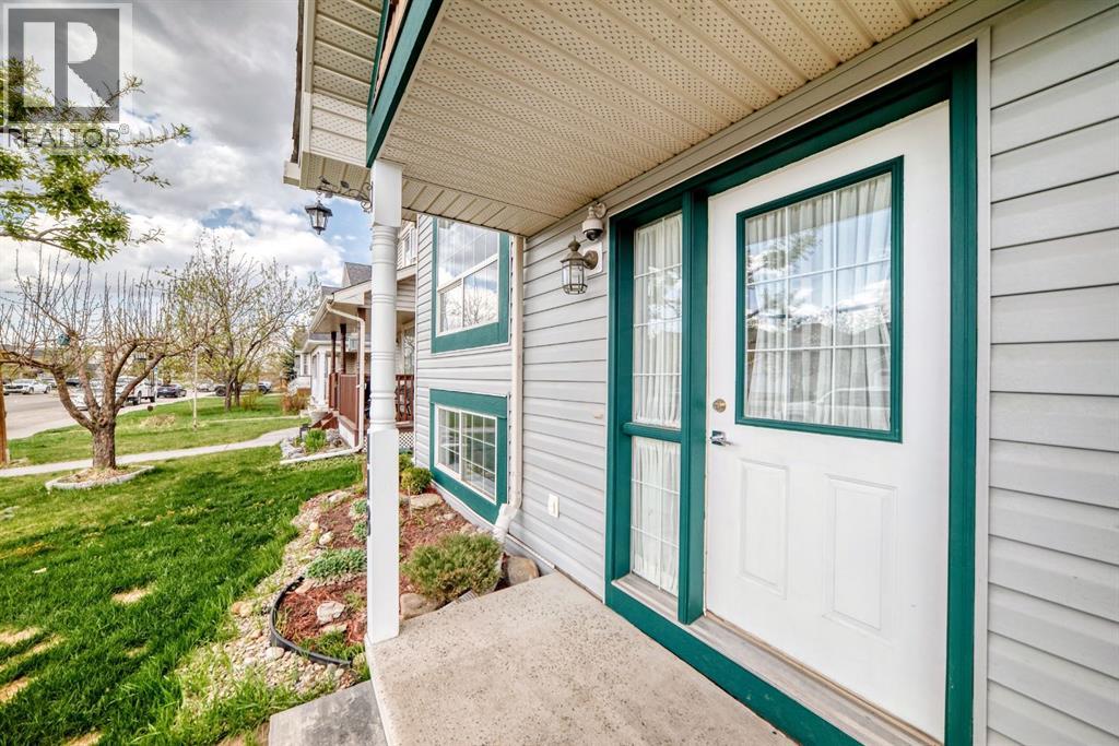 118 Bridleridge Way Sw, Calgary, Alberta  T2Y 4K8 - Photo 2 - A2309870