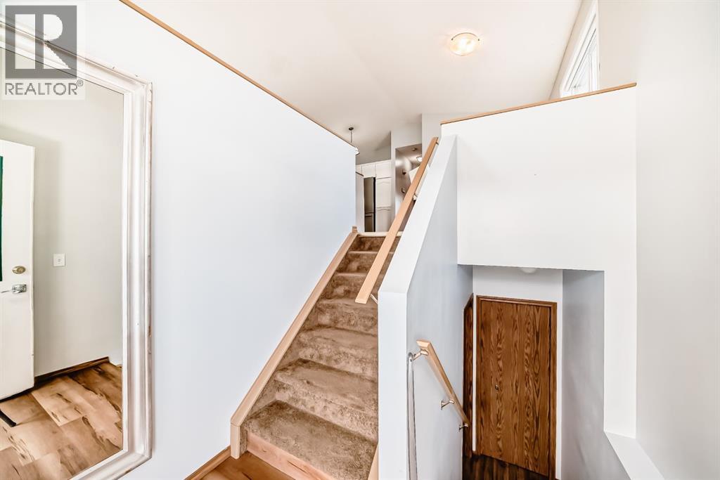 118 Bridleridge Way Sw, Calgary, Alberta  T2Y 4K8 - Photo 3 - A2309870